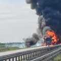 Drama na auto-putu kod Šimanovaca! Kamion se zapalilo nakon teške nesreće (Foto, video)