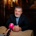 "Prvi sam na estradi vozio besna kola" Poznati pevač celo bogatstvo prepisao dve decenije mlađoj ženi: Ona je to zaslužila!