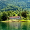 Kome smetaju srpske kuće na obali jezera Gazivode