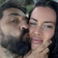 Nakon razvoda vratila mu veru u ljubav 17 godina mlađa lepotica: Ljubavna priča Ognjena Amidžića i Mine Naumović "Odmah sam se…