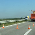 (Foto) Udes na "Milošu Velikom"! Električni auto se zakucao u kamion: Obezbeđivao raniju saobraćajnu nesreću