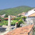 Mračni lokal krije tajne! Konobar u Budvi o poznatim ličnostima: Pevačica se svađala s ljubomornim dečkom, on i ona ljubav…