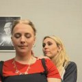 Slavna pevačica ispunila obožavateljki želju i obrijala joj glavu: Razlog je tužan
