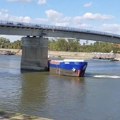 VIDEO Pogledajte trenutak kada je teretna barža udarila u Varadinski most