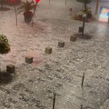 Nevreme zahvatilo Centar austrije: Pored obilnih padavine i grmljavinske oluje pojedine delove zahvatio grad veličine oraha…