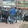 Talačka kriza u Holandiji: Više osoba već 5 sati zarobljeno u lokalnom baru! Otmičar tvrdi da je opasan eksplozivom (video)