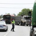 Čak 20 osoba povređeno: U sudaru kod Obrenovca poginuo vozač autobusa, Hitna pomoć prevozi povređene