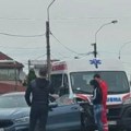 (Foto) vozilo Hitne se zakucalo u BMW: Saobraćajna nesreća na Zrenjaninskom putu: Delovi rasuti po putu