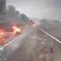 (Video) Zastrašujući snimci, razneta ruska kolona! Oklopna vozila u plamenu u ovom gradu u Ukrajini, dron sve snimio!