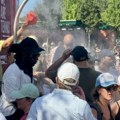 Tuš na Rolan Garosu: Hlađenje na sve načine, vrućina obara s nogu (video)
