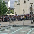 Prve slike nakon haosa u redovima ispred Hrama Svetog Save: vernici zvali policiju, Telegraf na licu mesta