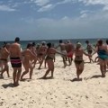 Srbi zaigrali "moravac" na jednoj od najlepših plaža: Turisti oduševljeni prizorom (video)
