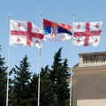 Tbilisi okićen srpskim zastavama u čast posete Vučića (video)