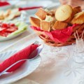 Za pripremu slave potrebno i do 50.000 dinara: Koliko koštaju pečenje, sarma, kolači i piće