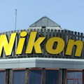 Akcije Nikona pale 21 odsto nakon objave sumornih prognoza