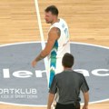 O čemu Luka Dončić razgovara sa sudijama (VIDEO)