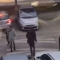 Muškarac gurnuo devojku na ulici u Novom Sadu, pa izbila ozbiljna tuča (VIDEO)