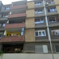 Hit "čestitka" osvanula u holu zgrade u Beogradu: Vasiće razbesnela komšinica iznad, pa objavili ove fotografije (foto)