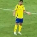 Raspravlja se sam sa sobom, bori se da ne zaplače: Pojavio se čudan snimak Kristijana Ronaldasa terena