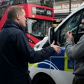 Londonski policajci ga prepoznali „po krivom nosu” (video)