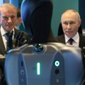 Robot plesao za Vladimira Putina: Pogledajte kako je predsednik Rusije reagovao