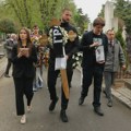 FOTO Lovernj nosio krst na sahrani Duška Vujoševića, kovčeg ponele legende Partizana