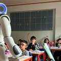 Zastrašujuće: Humanoidni robot "podivljao" na sportskom danu u školi: Uplašeni đaci bežali, jedva savladan
