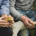 Prvi maj u znaku upozorenja: Više od polovine građana Srbije samo preživljava