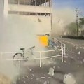 (Video) Novi jeziv snimak urušavanja tržnog centra u Japanu nakon razornog zemljotresa: Eksplozija, zgrada se urušava u dimu…