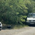 Telegraf na mestu pucnjave! Napadač kombijem došao u azil, pa potegao pištolj: Policija pretresa vozilo!