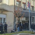 Više pripadnika policije u Upravi za građevinsko zemljište i investicije u Novom Sadu pre licitacije