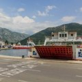Beograđanin se zaleteo kolima na trajekt koji se već udaljavao od obale i evo šta se desilo: Scena zbog koje se Crnogorci…