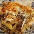Makarone sa mlevenim mesom u bešamel sosu: Bogato pospite sirom i imaćete zlatnu koricu i izvanredan obrok (recept)