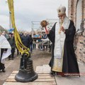 Episkop Banatski Nikanor osveštao zvono i krst u hramu Svetog Vasilija Ostroškog u Jankovom Mostu [FOTO] Jankov Most - Hram…