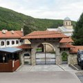 Dupli pas Kurtija i Eskobara: Američki izaslanik vraćanje zemljišta manastiru Dečanima hoće da predstavi kao veliki…