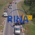 Žestok sudar u blizini auto-put kod Čačka: Staklo i delovi vozila razbacani svuda po putu(FOTO)(VIDEO)