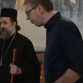 „Leva ruka – desni džep“: Vučiću su u Studenici dodali novac da stavi na ikonu, a onda je sve postalo scena iz Bele…