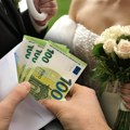Koliko para kumovi stvarno stavljaju u kovertu za svadbu? Srbi, Hrvati i Bosanci priznali caku sa kreditom