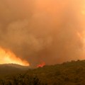 Ogroman požar u Podgorici: Vatra buknula u blizini benzinske pumpe: Vatrogasci se bore s plamenom, pomažu i građani (video)