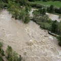 Stravična saobraćajka kod Čelinca! Vozilo sletelo u reku Vrbanju!