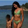 Bivša verenica Darka Lazića se skinula i ima šta da se vidi: Slikala se sa sinom i pokazala obline, duge noge u prvom planu…