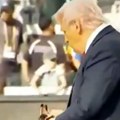 Šokantan potez Donalda Trampa, pogledajte šta je predsednik Amerike uradio sa medaljom