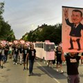 SNS u Milanovcu zasut toalet papirom (VIDEO)