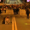 Završen protest u Novom Sadu: Studenti i građani blokirali Most slobode i dve raskrsnice