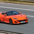 Policija zaustavila "beskućnika"; U Ferariju jurio 247 km/h; Usledilo je šokantno otkriće