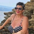 Pokazuje telo u sedmoj deceniji života: Srpska pevačica pozira na stenama u Grčkoj! Skinula se u bikini sa tufnama, poručuju…