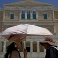 Atina otvorila klimatizovane prostore za ranjive grupe i postavila 130 pojilica za životinje lutalice