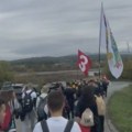 Studenti koji su krenuli iz Gornjeg Milanovca pešice za Beograd, nastavljaju put ka Ljigu (VIDEO)