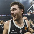 VIDEO Potpuna ludnica posle trojke za pobedu Pajole: Pogledajte šta je Italijan uradio u svlačionici, a sa tribine sišla…