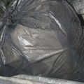Privedena grupa muškaraca koja je iznosila dokumentaciju iz PIO fonda